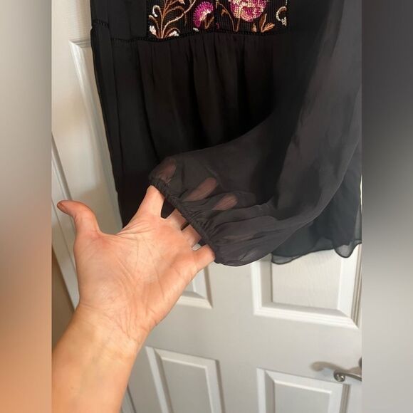 White House black market embroidered black blouse size 12 large zipper pink red - Picture 11 of 11